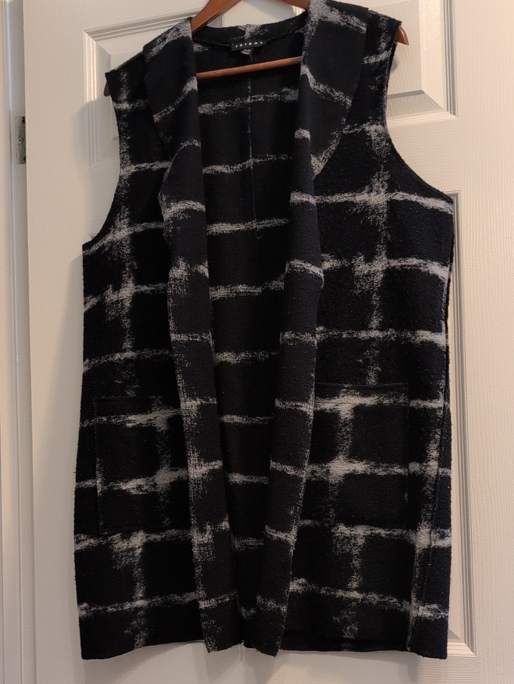 Sleeveless Open Front Black & Gray Grid Knit Vest